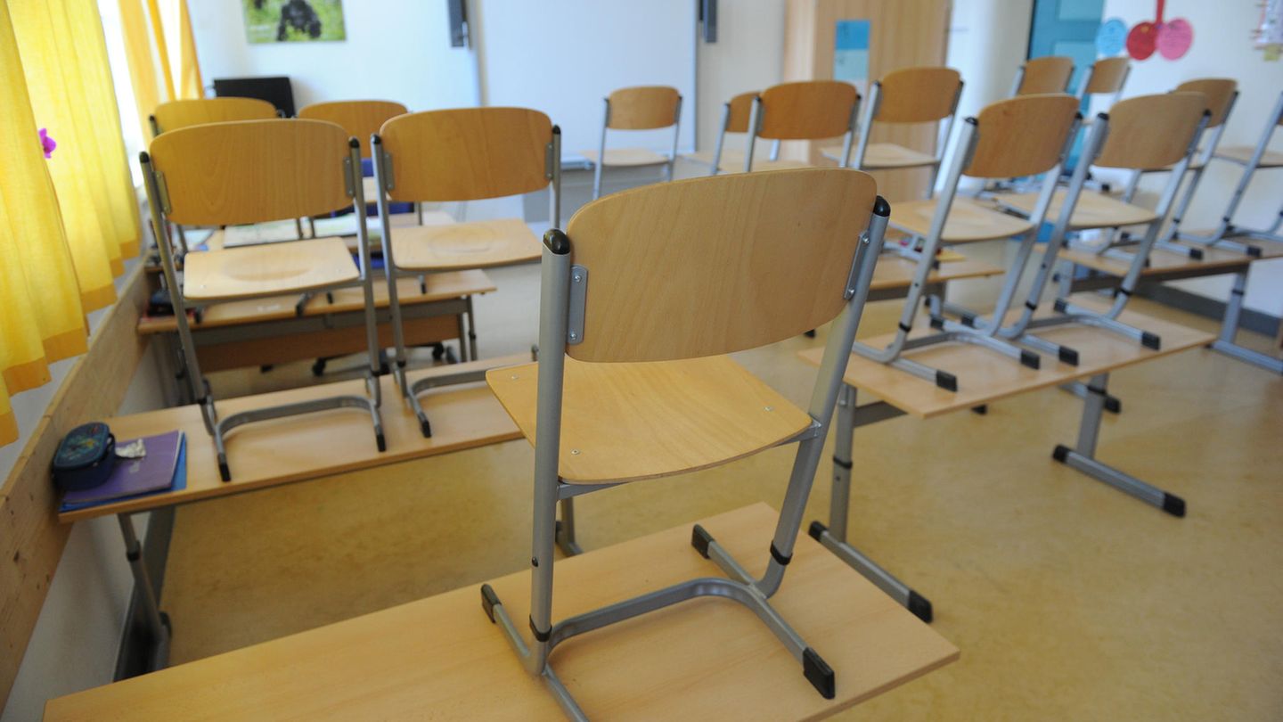 Ein leeres Klassenzimmer