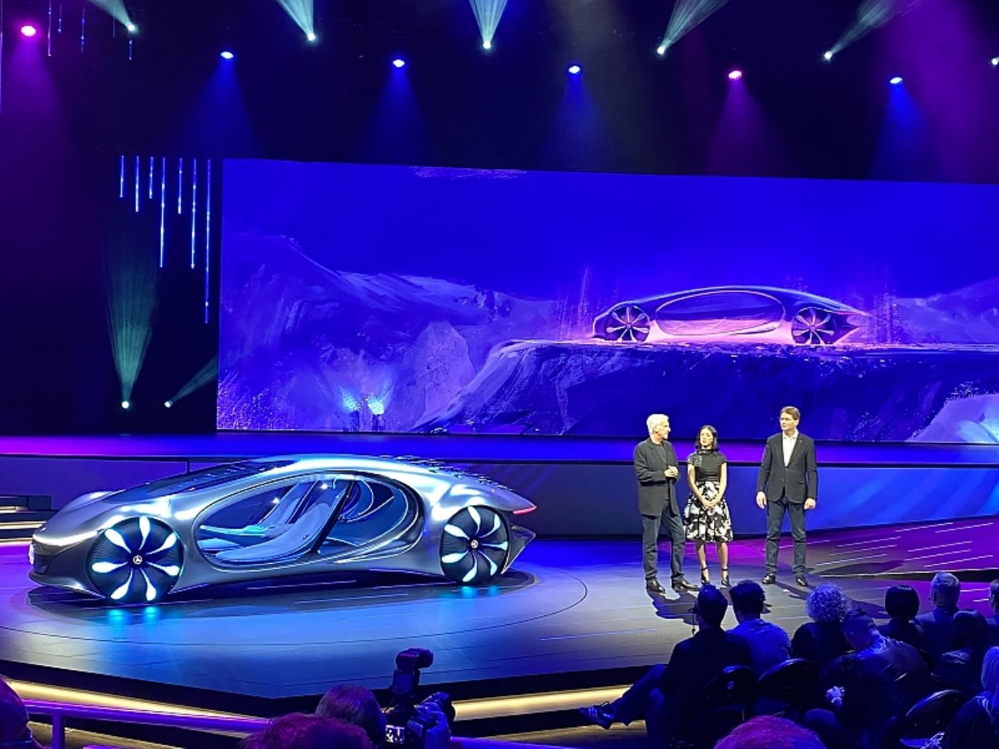 Mercedes Vision AVTR auf der CES 2020