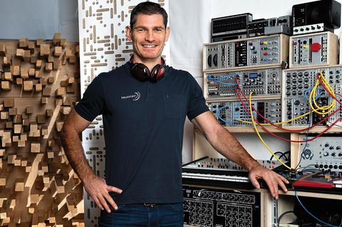 Henning Fritz, 45,  in einem Tonstudio  in Heidelberg, wo  er Musik zur Regeneration produziert