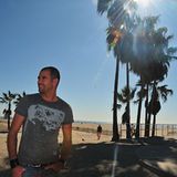 "Seit der Erfindung des Mannes haben wir immer schon gutaussehende Frauen neben unsere Holzkarren gestellt." Warum sollte man mit sowas dann auch aufhören, Nieten hin oder her.  Text: Helmut Werb