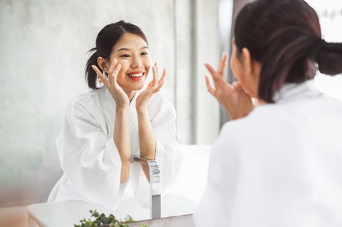 Die zehn Schritte der Korean Skin Care sollen zu einem ebenmäßigeren Hautbild verhelfen