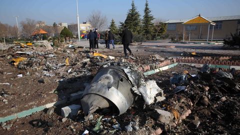 Trümmer der im Iran abgestürzten Boeing 737-800 von Ukraine International