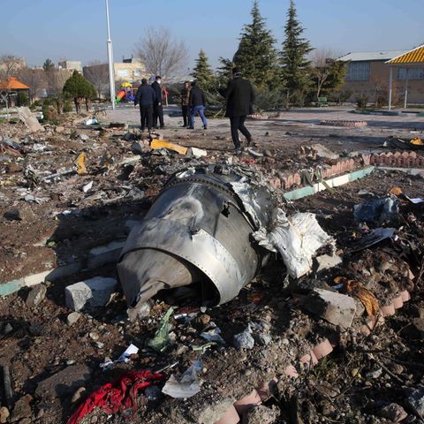 Trümmer der im Iran abgestürzten Boeing 737-800 von Ukraine International