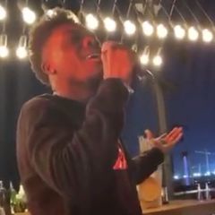 Die Bayern-Stars geben im Trainingslager ihr Gesangstalent zum Besten.