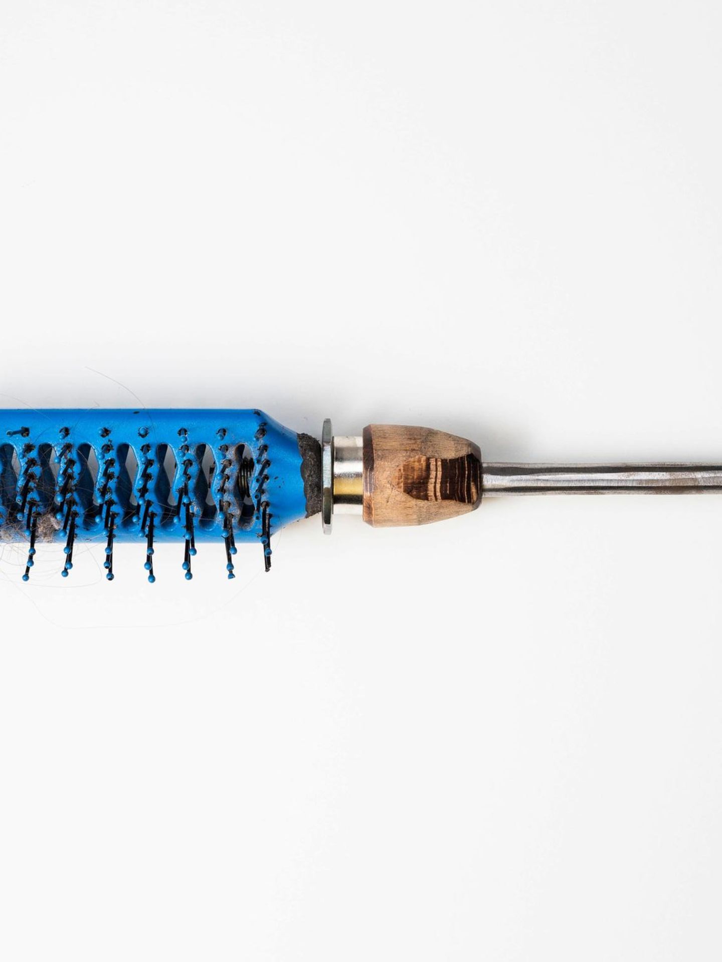 Haarbürste mit Stachel im Griff