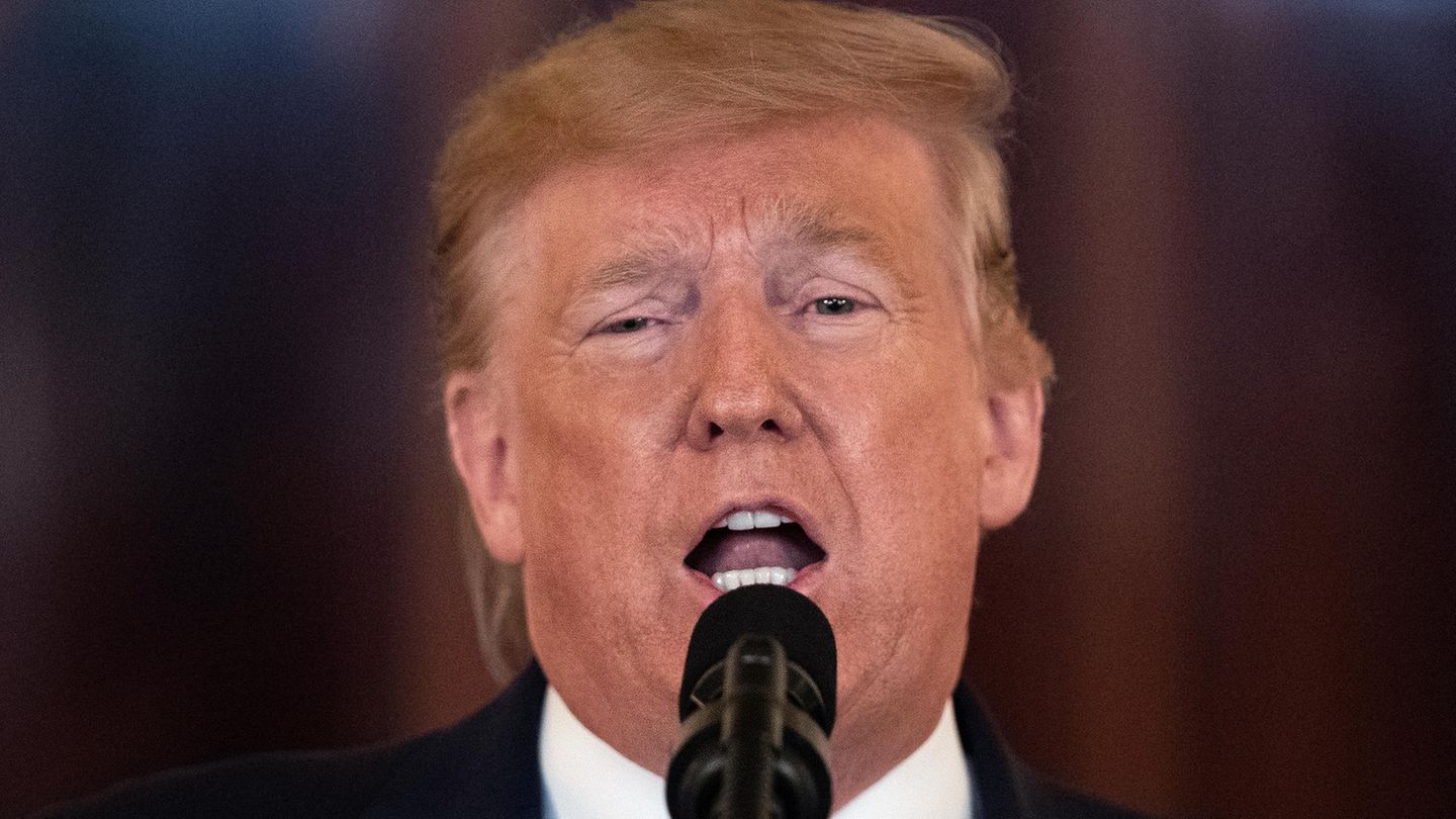 Donald Trump wendet sich in einer Ansprache aus dem Grand Foyer des Weißen Hauses an die Nation