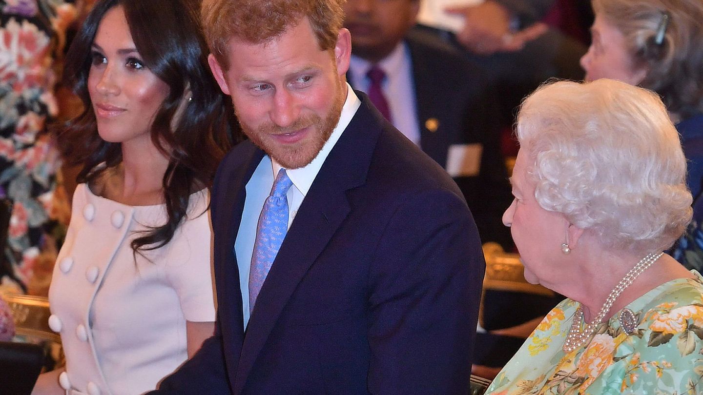 Queen Elizabeth II. mit Harry und Meghan