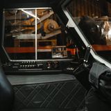 Die Frontscheibe lässt sich öffnen, um den Weg im Auge zu behalten.