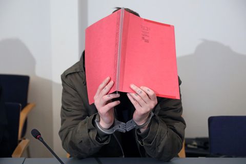 Der angeklagte Stiefvater im Mordprozess um den Tod der sechsjährigen Leonie
