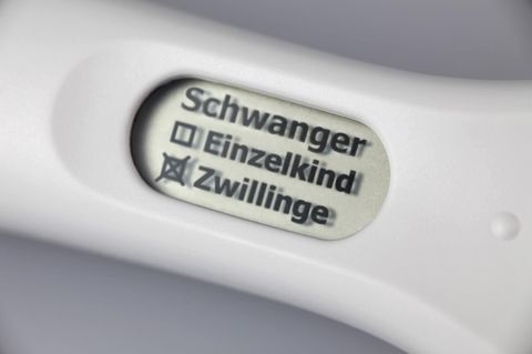 Schwangerschaftstest diagnostiziert 'Schwanger mit Zwillingen'