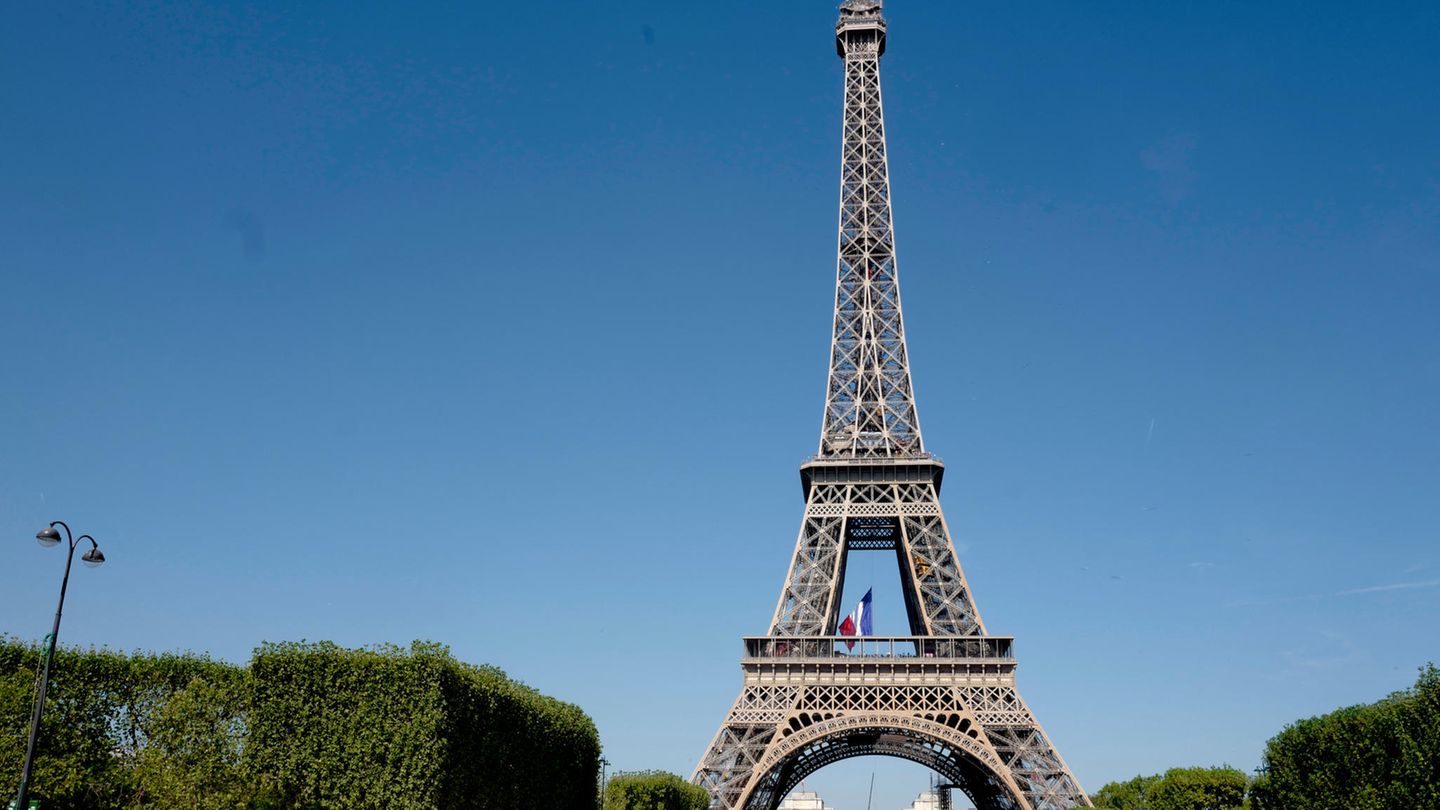 Touristen müssen draußen bleiben: der Eiffelturm in Paris wird bestreikt