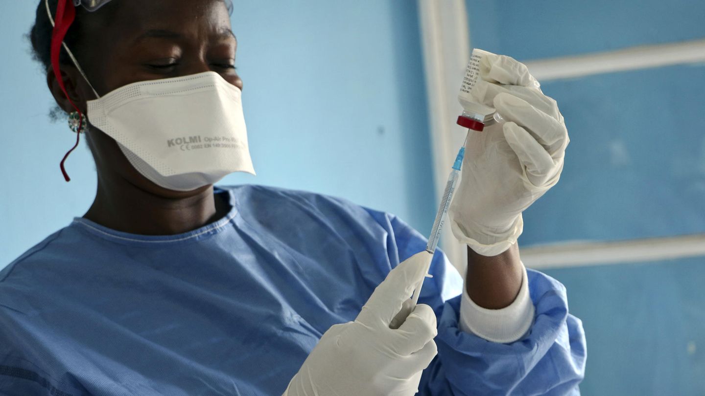 Aufgrund von Konflikten und schlechter Infrastruktur sei die Impfrate laut der WHO in vielen Regionen im Kongo niedrig