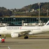 Airbus A318 von Air France rollt zum Standplatz