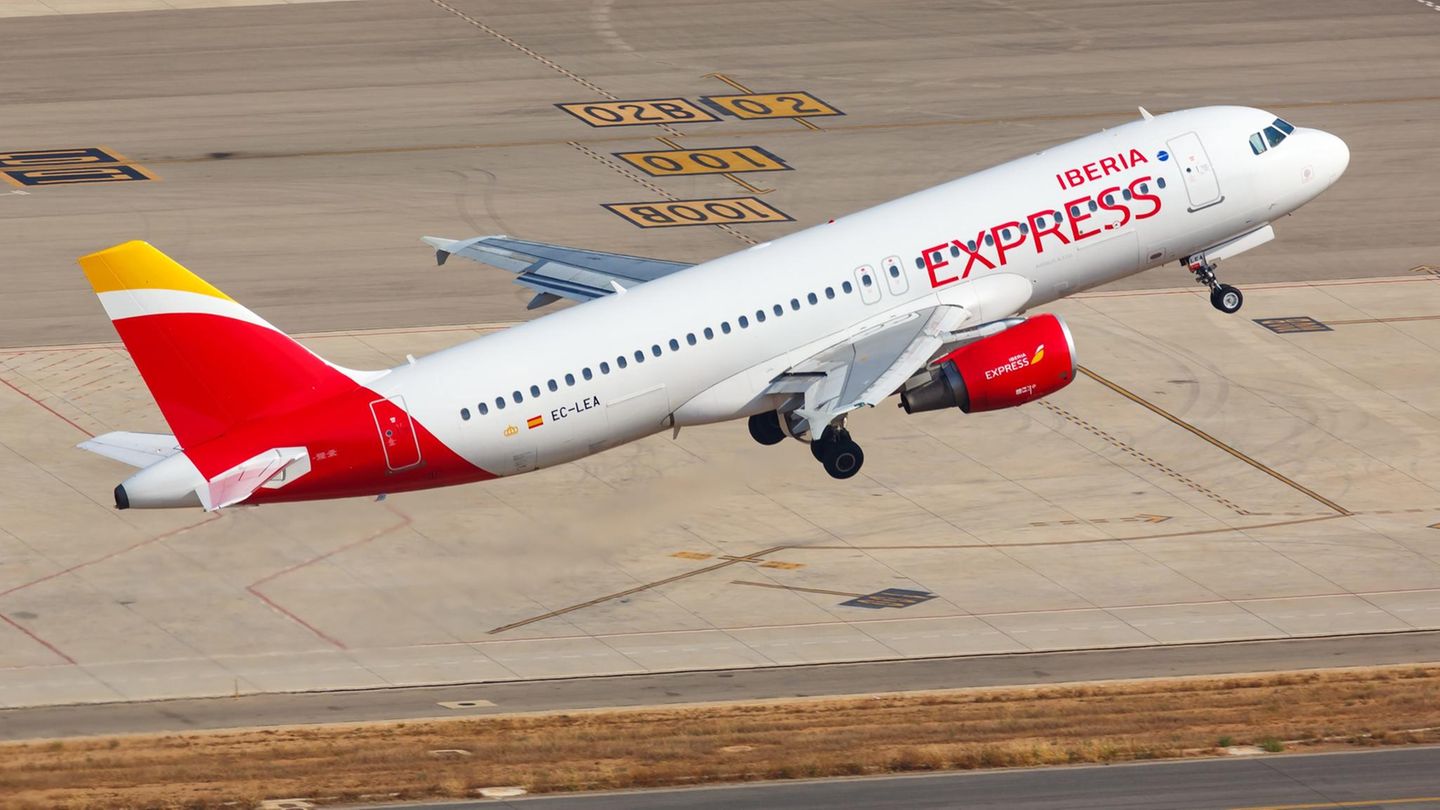 Airbus A320 von Iberia beim Start