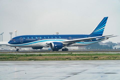 Eine Boeing 787 von Azerbaijan Airlines
