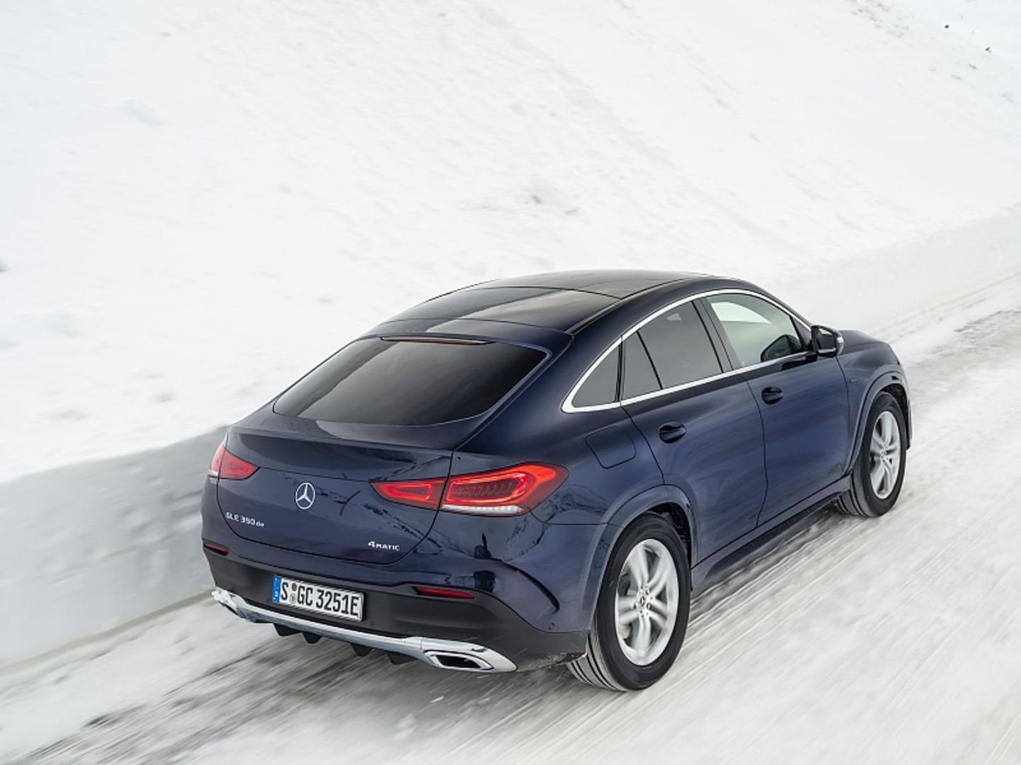 Das Mercedes GLE Coupé 350 de 4Matic wiegt 2.690 Kilogramm und die Zuladung beläuft sich auf magere 560 Kilogramm