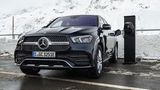 Bei 60 kW Gleichstrom dauert es rund 20 Minuten, bis die Batterien zu 80 Prozent gefüllt sind, vollgetankt sind sie nach etwa ei