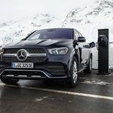 Bei 60 kW Gleichstrom dauert es rund 20 Minuten, bis die Batterien zu 80 Prozent gefüllt sind, vollgetankt sind sie nach etwa ei