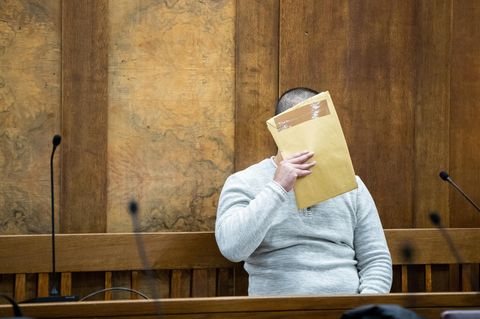 Jackson S. soll die 34-Jährige in Voerde ins Gleisbett geschubst haben