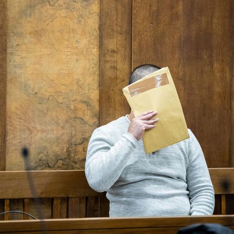 Jackson S. soll die 34-Jährige in Voerde ins Gleisbett geschubst haben