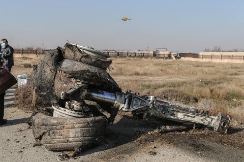 Ein Fahrwerk der Boeing 737-800 in der Nähe des Imam-Chomeini-Flughafens