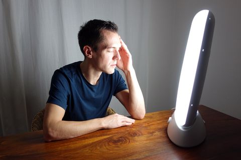 Eine Lichttherapie hilft, Schlafstörungen und Depressionen vorzubeugen