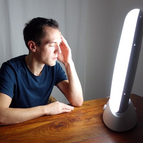 Eine Lichttherapie hilft, Schlafstörungen und Depressionen vorzubeugen
