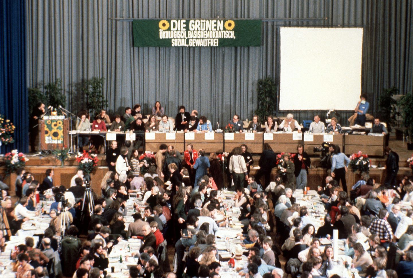 13.Januar 1980, Karlsruhe: Aufnahme vom Gründungsparteitag der "Grünen" 