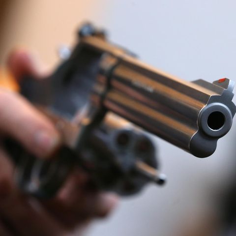 Der Politiker hatte die vier jungen Männer vor dem Schuss mit seinem Revolver bedroht