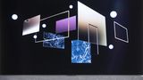 Sie gehorchen aufs Wort  Sprachassistenten wie Amazons Alexa oder den Google Assistant gibt es schon länger in Fernsehern, 2020 wird man sie aber sogar bei günstigen Einsteigermodellen häufiger entdecken. Diese Technologien ermöglichen eine neue Bedienung nur mit der Stimme und eine bessere Interaktion mit anderen smarten Geräten - etwa Lampen, deren Lichtstimmung sich an den Bildschirminhalt anpasst. Sehr praktisch, allerdings bedeutet der Vorstoß in weitere Geräte auch, dass die Tech-Konzerne und die mit ihnen kooperierenden Unternehmen noch mehr Daten über ihre Besitzer sammeln.