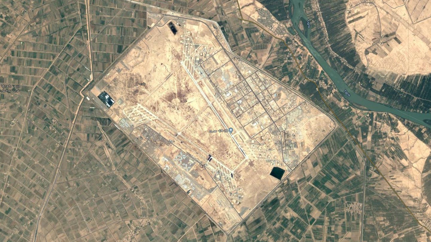 Der Luftwaffenstützpunkt bei Balad im Irak aus der Luft aufgenommen