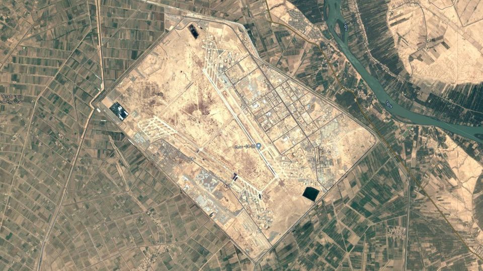 Der Luftwaffenstützpunkt bei Balad im Irak aus der Luft aufgenommen