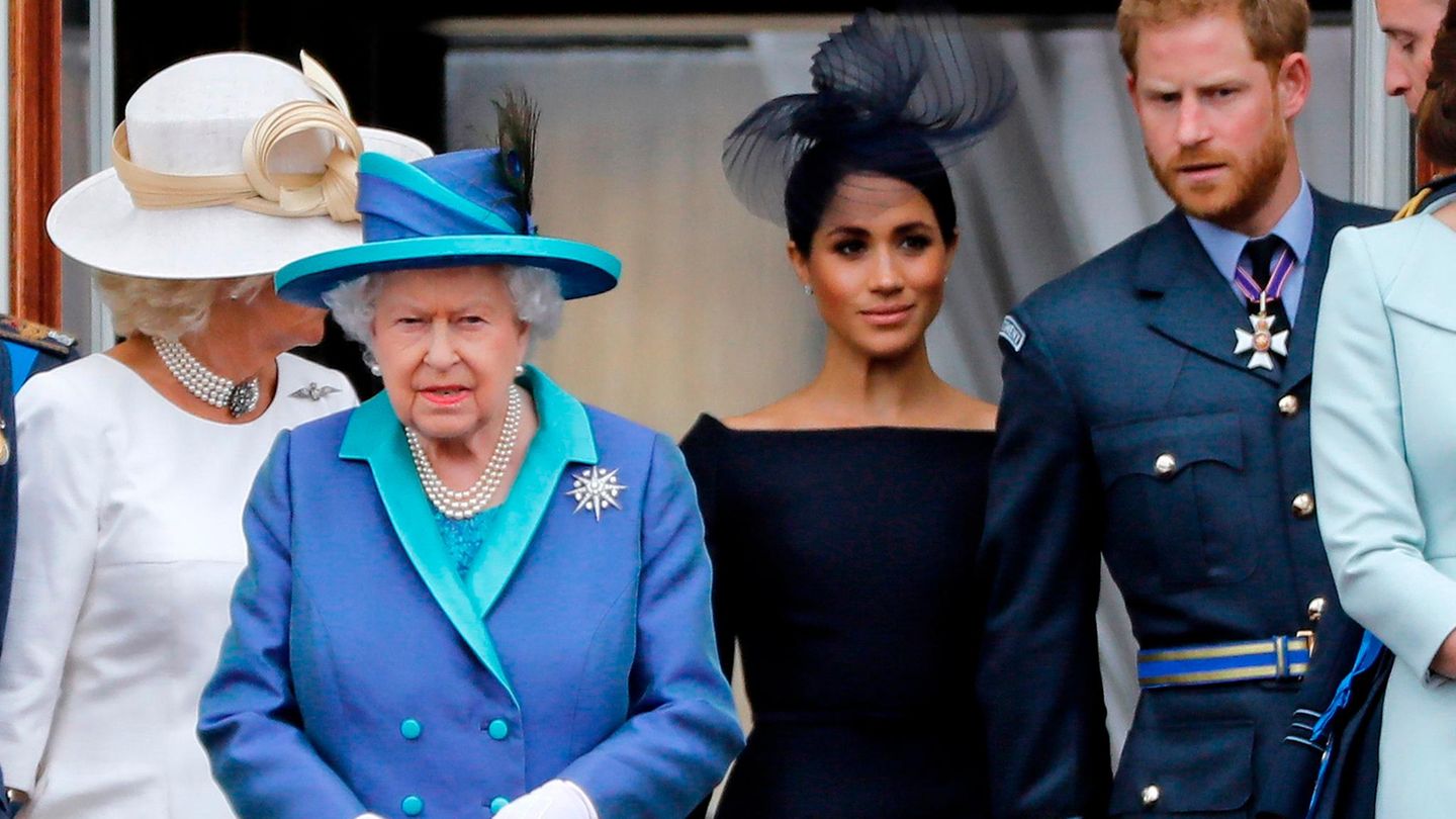 Queen Elizabeth II., Herzogin Meghan und Prinz Harry (v. l.)