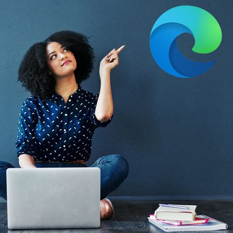 Frau am Laptop, Microsoft Logo