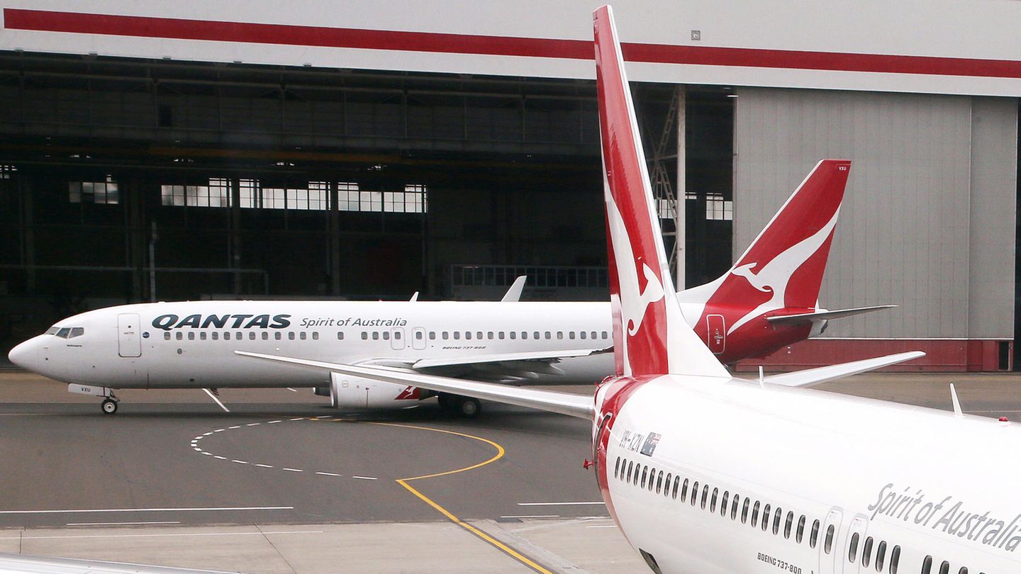 Zwei Flugzeuge der australischen Fluggesellschaft Qantas