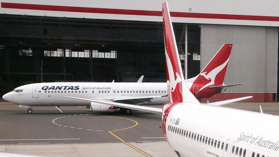Zwei Flugzeuge der australischen Fluggesellschaft Qantas