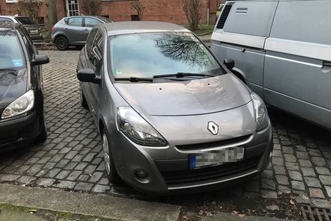 Manche Menschen haben für ihr erstes eigenes Auto regelrecht liebevolle Gefühle. Ich nicht, sorry Clio.