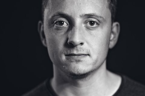 Männer, die in ihren Beziehungen gewaltätig geworden sind