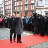 Bürgermeister Peter Tschentscher (SPD) kommt mit seiner Frau Eva-Maria