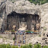 Longmen-Grotten, China  Trotz zahlreicher Kunstraube und den Folgen der Kulturrevolution beherbergen die Longmen-Grotten bei Luoyang immer noch eine der wichtigsten chinesischen Sammlungen buddhistischer Kunst – von der winzigen Figur bis zur monumentalen Statue.  Infos: Stadtbezirk Luolong, Luoyang; 8.30–17.30 Uhr; 100 Yuan; 3 Std. mit dem Zug von Xi’an.