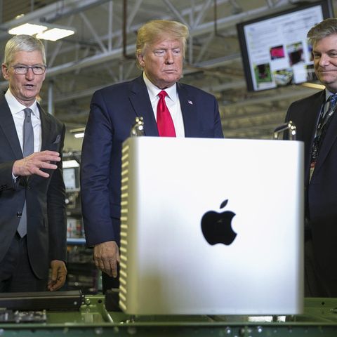 Apple-Chef Tim Cook (links) und US-Präsident Donald Trump besuchten vor wenigen Wochen eine Fabrik, in welcher der Mac Pro hergestellt wird.