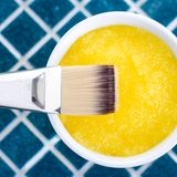 Peeling aus Salz und Honig