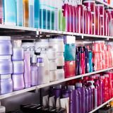 Flaschen mit Kosmetik