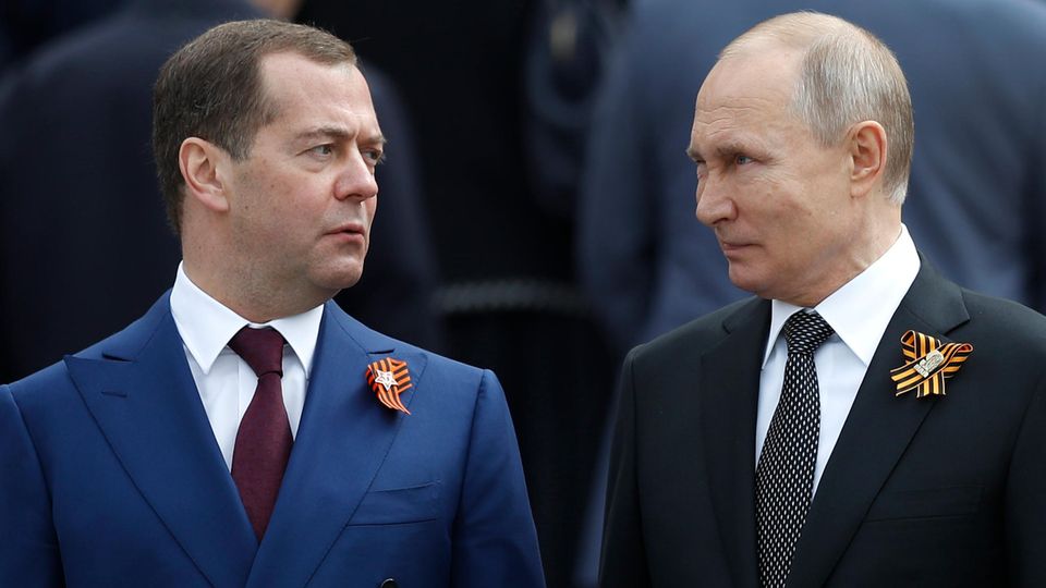 Russlands Ministerpräsident Dmitri Medwedew hat den Rücktritt der gesamten Regierung angekündigt