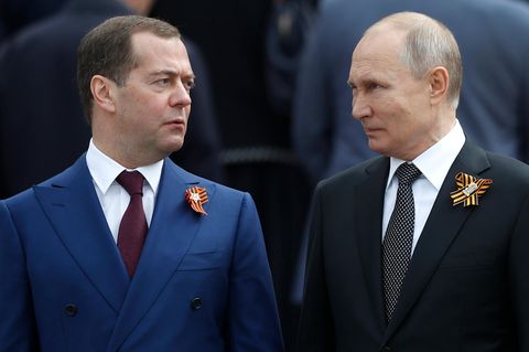 Russlands Ministerpräsident Dmitri Medwedew hat den Rücktritt der gesamten Regierung angekündigt