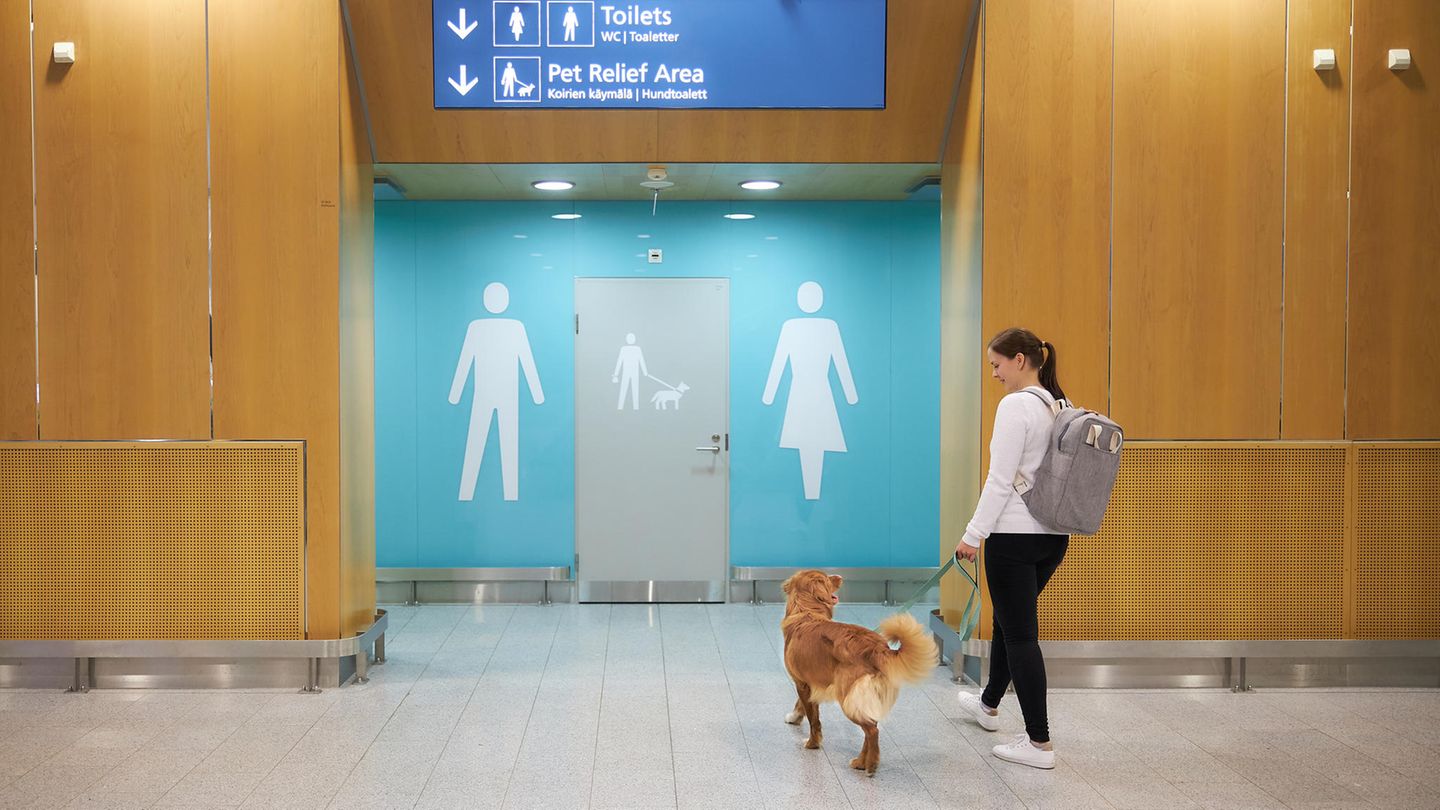 Der finnische Flughafenbetreiber Finavia hat am Airport Helsinki-Vantaa einen Toilettenbereich für Vierbeiner eingeführt