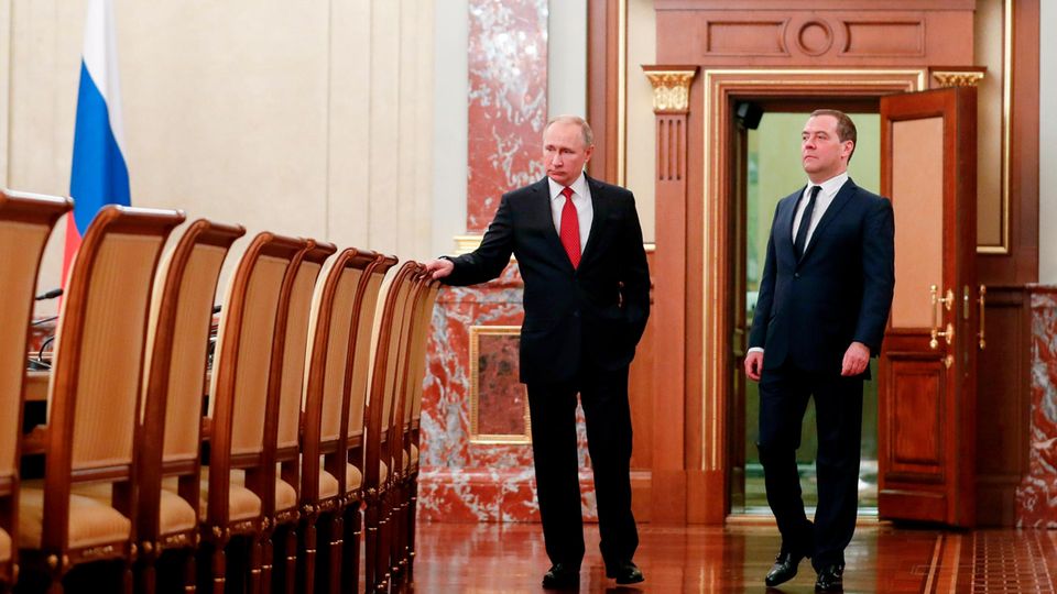 Politisches Kalkül : Was hinter dem Rücktritt der russischen Regierung stecken könnte