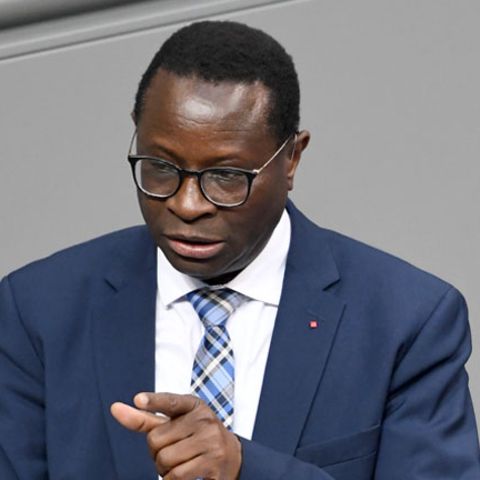 Am Bürgerbüro des SPD-Bundestagsabgeordneten Karamba Diaby in Halle (Saale) wurden Einschusslöcher entdeckt