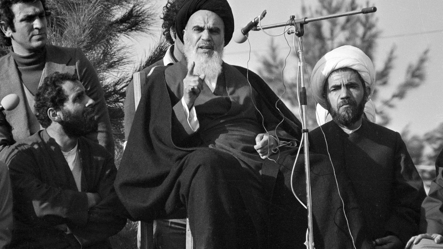 Ayatollah Ruhollah Chomeini