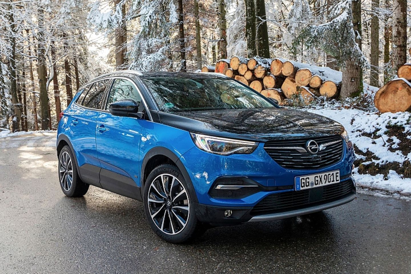 Der Opel Grandland X Hybrid4 kostet in der Top-Ausstattung "Ultimate" 53.830 Euro